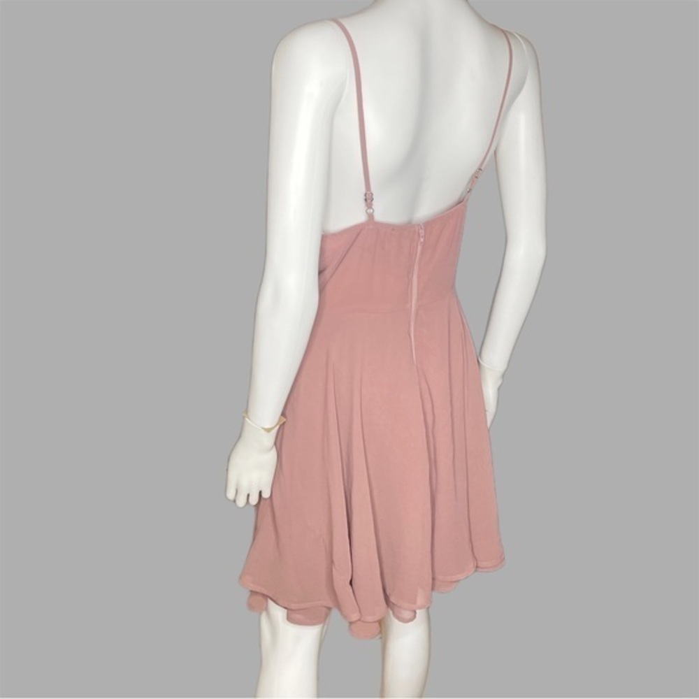 Windsor Beautiful Mauve Flowy Mini Dress - Picture 2 of 5